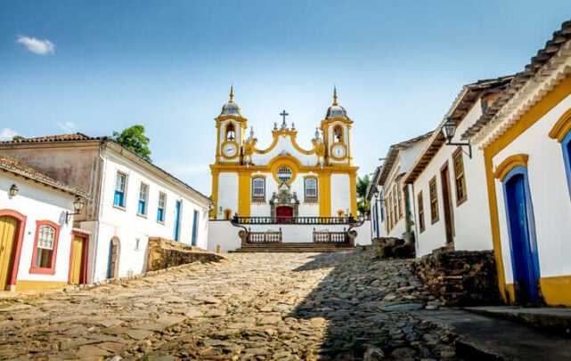 Imagem de uma cidade histórica em Minas Gerais